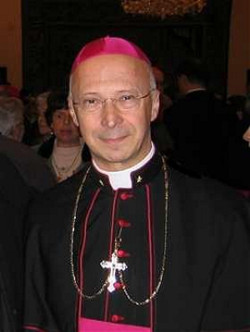 il vescovo Bagnasco